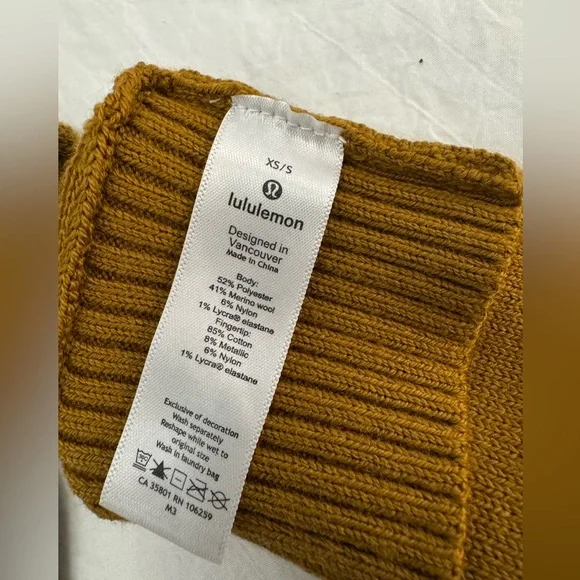 EUC! lululemon Knit Gloves - Picture 4 of 4